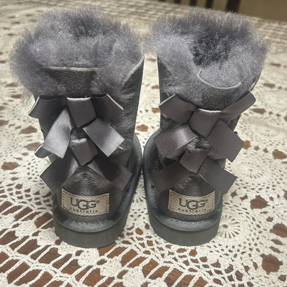 Brand New UGG Bailey Bows - Picture 3 of 3
